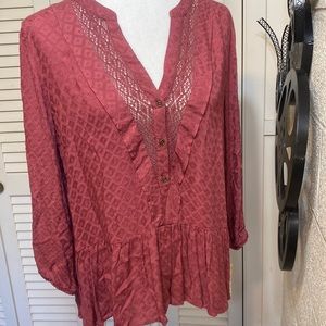 NWT DEMOCRACY wine colored boho blouse with ruffle bottom size M